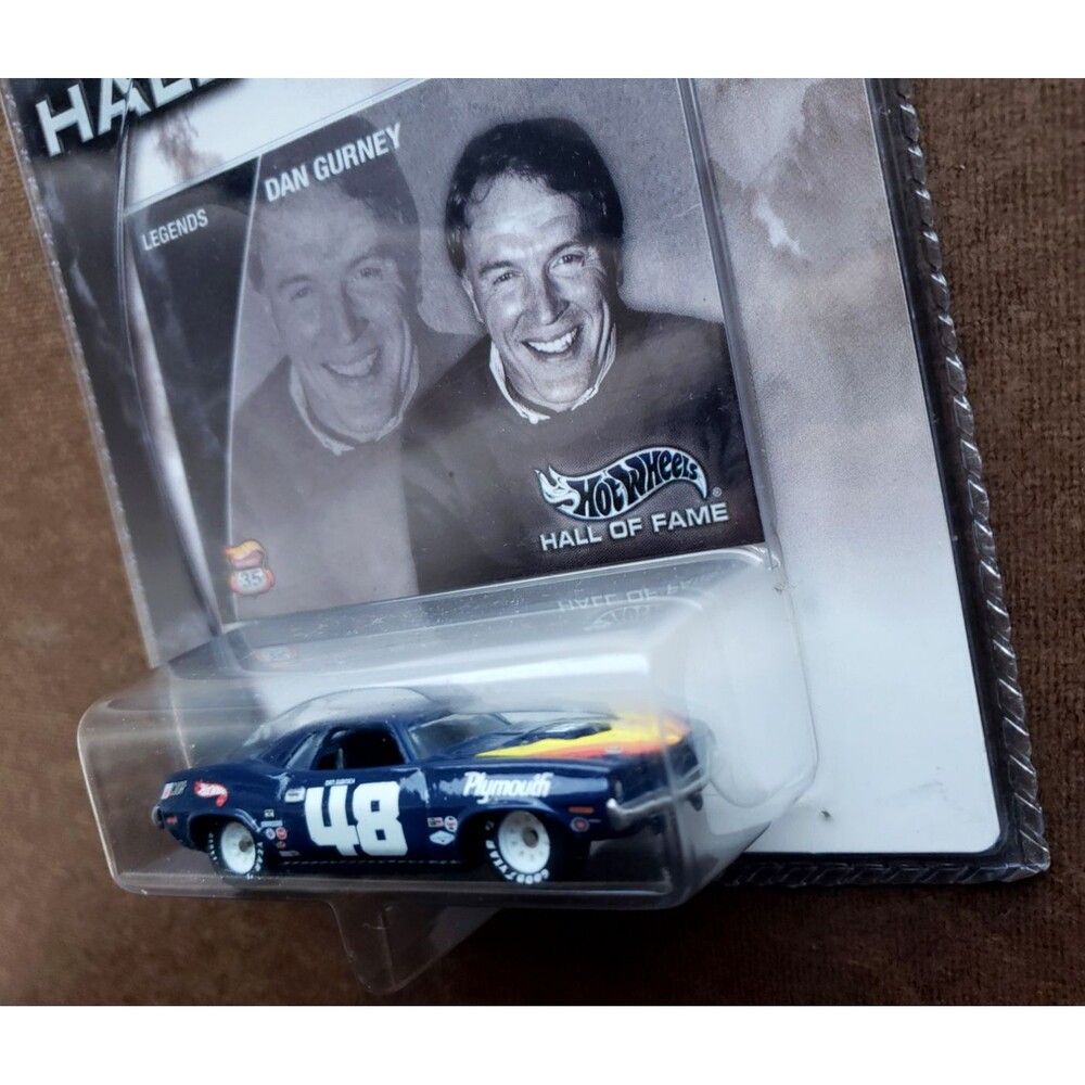 Hot Wheels DAN GURNEY Blue 70 PLYMOUTH BARRACUDA Hall Of Fame Legends GYERR 1:64 - Picture 9 of 14